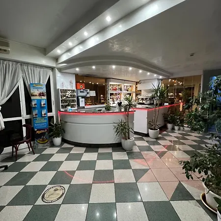 Liston Отель 3*